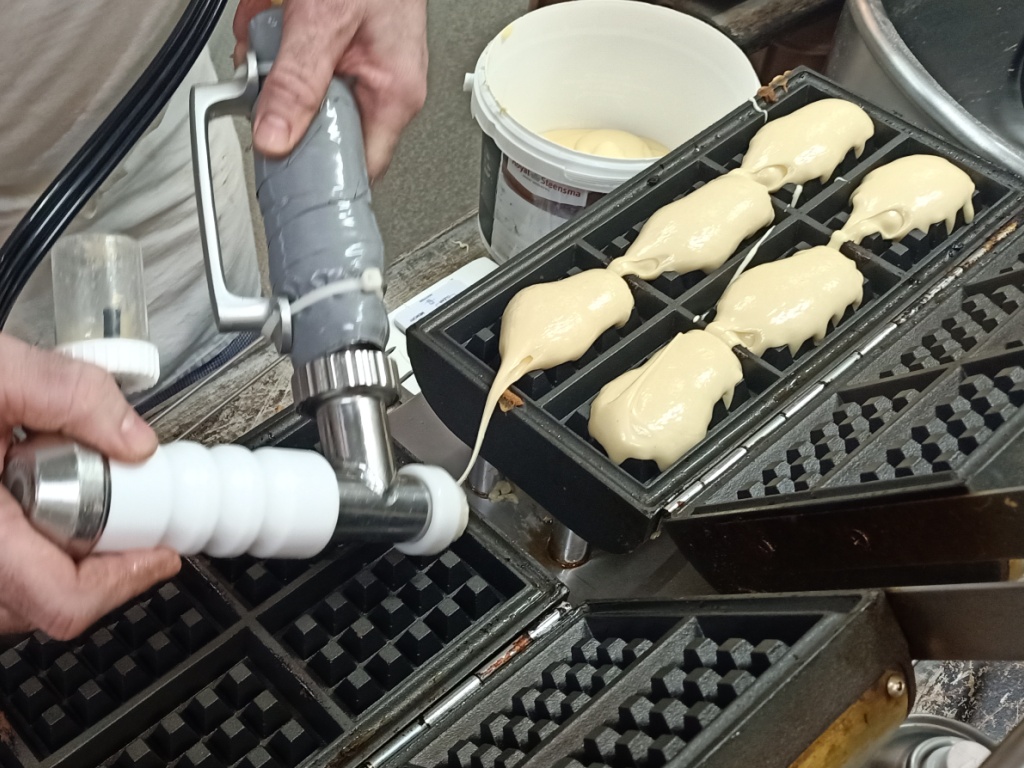 vanille cakewafels geautomatisserd, bakkerij rob janssen,10 automatich doseren ijzers 2(1) elsloo, zuid limburg, kerstmis, nieuwjaar, jaarwissel,