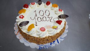 100 jaar taart, foto taartenpagina, taarten, bakkerij rob janssen, elsloo, top taarten, naar wens maken, elsloo, zuid limburg, communie, verjaardag,