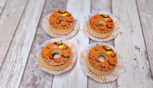 Halloween donuts, foto gebakpagina, bakkerij rob janssen, elsloo, zuid limburg,